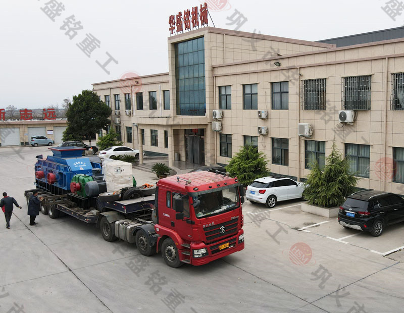 大型鐵礦石對輥制砂機產量是多少？